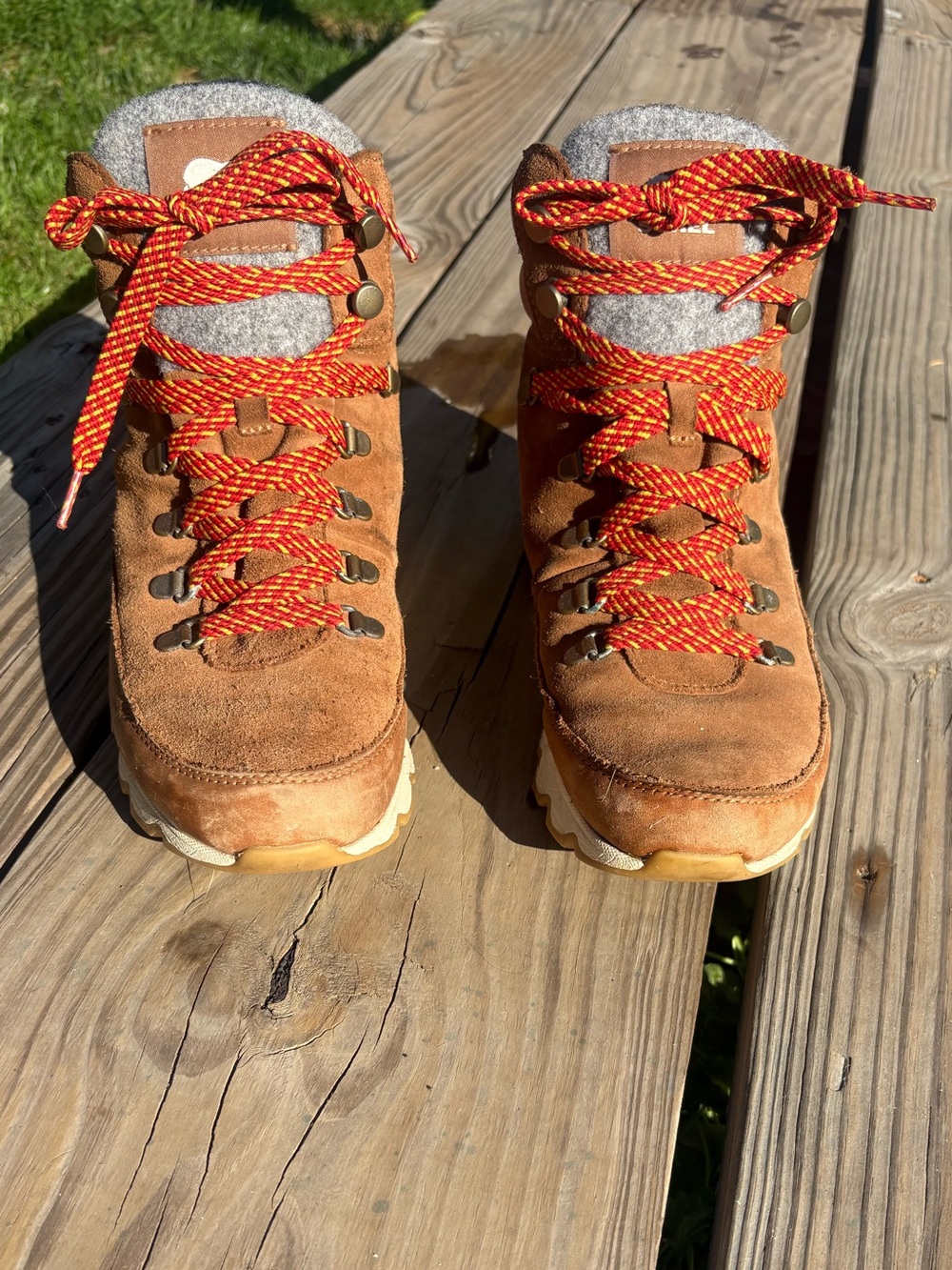 Sorel Kinetic Conquest women’s boots-size 9